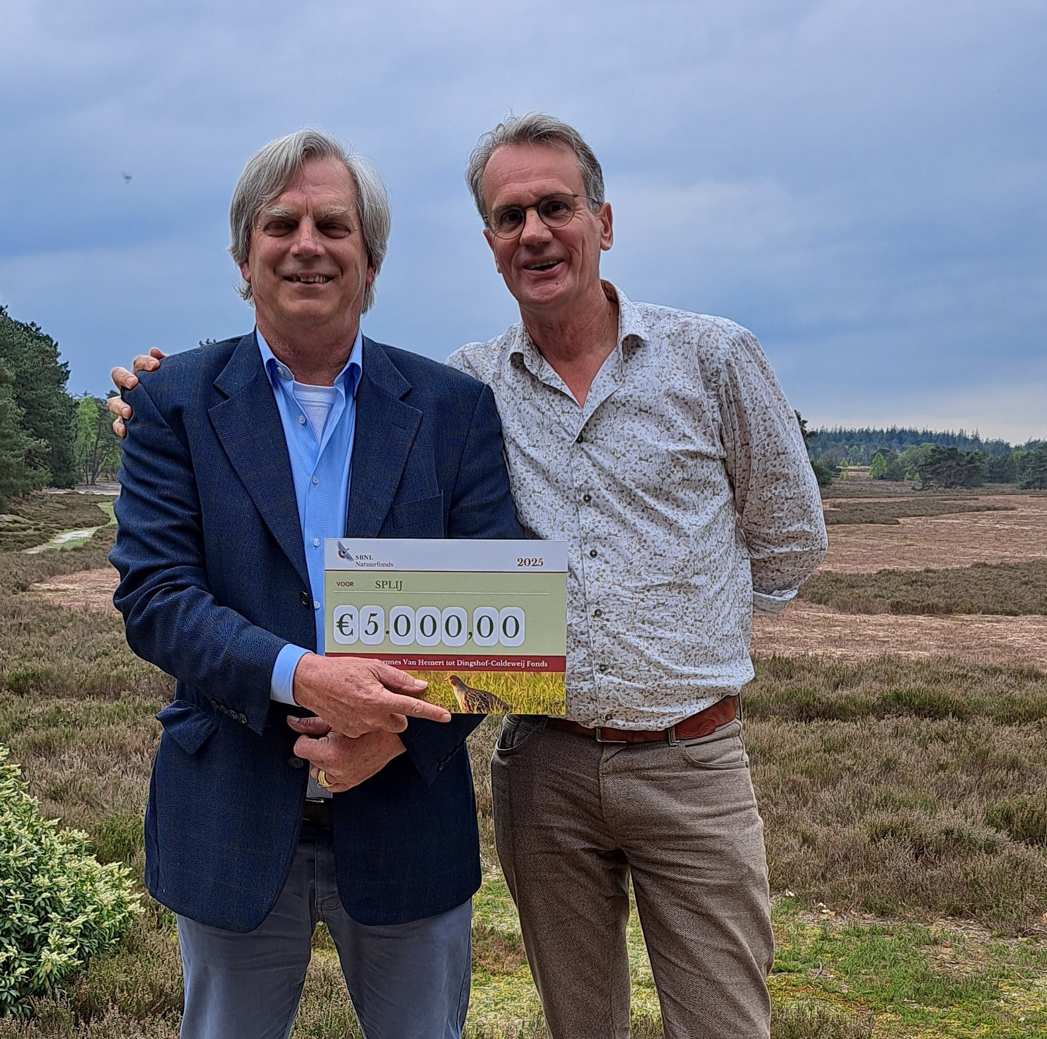 Cheque SBNL Natuurfonds - Egbert Koers en Wim Eikelboom-2